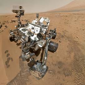 File:PIA16239 High-Resolution Self-Portrait by Curiosity Rover Arm Camera square.jpg
